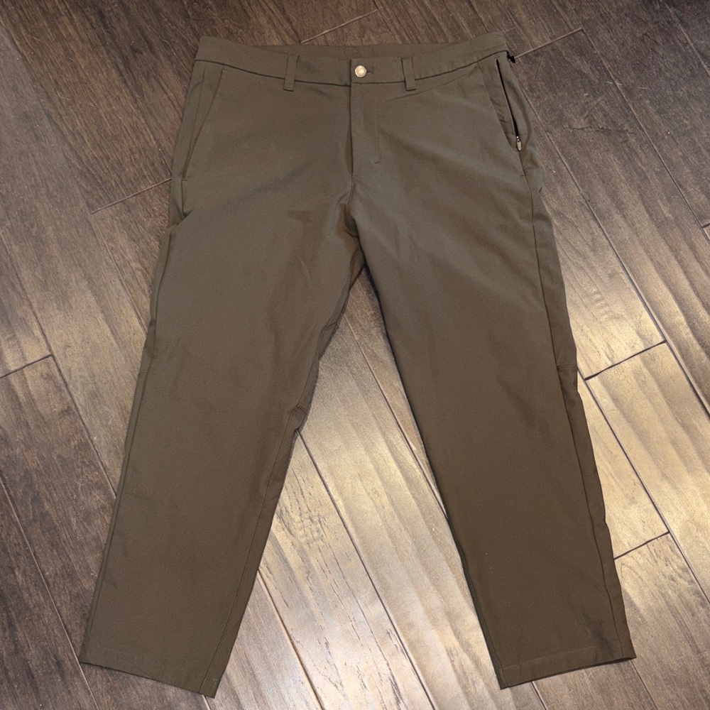 Lululemon Men's Olive Green Dress Pants Waist is 35 length is 26” Like New